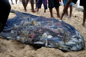 Catch by fishers at Bortiano landing beach, contains plastic waster, credit: AL-Fattah