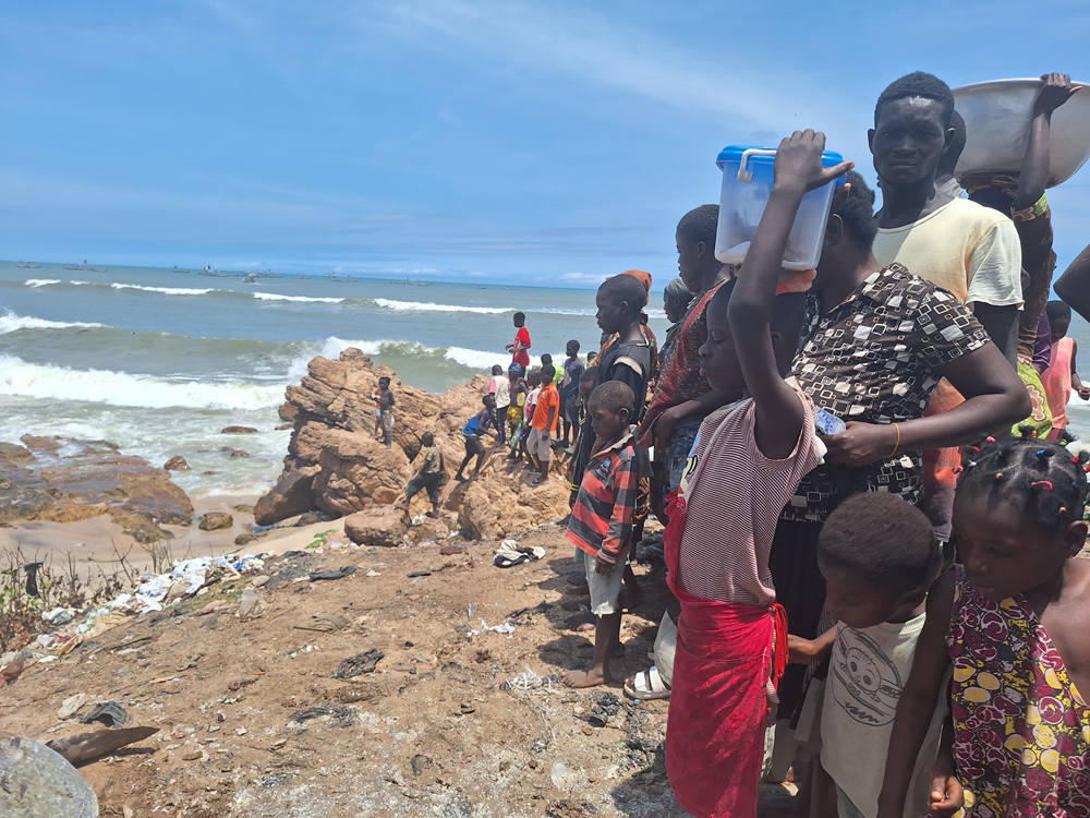 Community members in Nyanyano watched as sea turtles were released back into the ocean during the arrest of Afua Poma. Image credit: Gideon Sarpong, 2024.